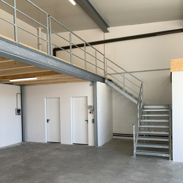 Hallen Ausbau Köln – Aufstockung & Treppenbau, ausgeführt von Metallbau Delbeke